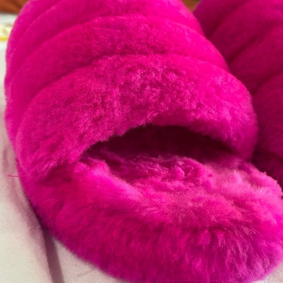 Uggs hot pink sliders - Picture 8 of 8